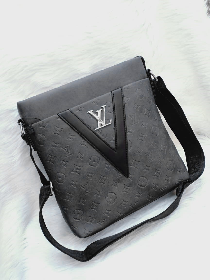 Louis Vuitton Messenger Bag in Pakistan - Royal Watches Online Shop